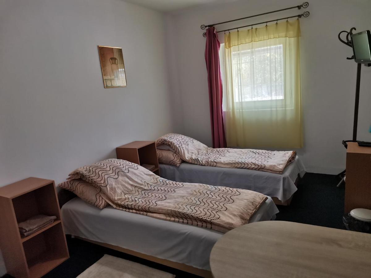 Vendégház Kalocsa Exterior foto